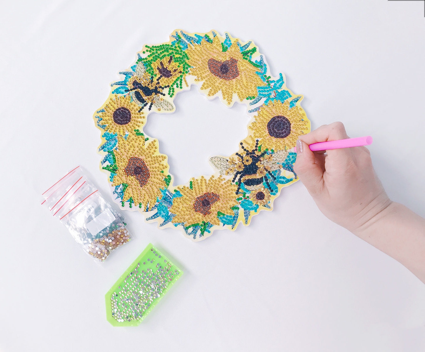 DIY Diamond Painting Wreath - Bee