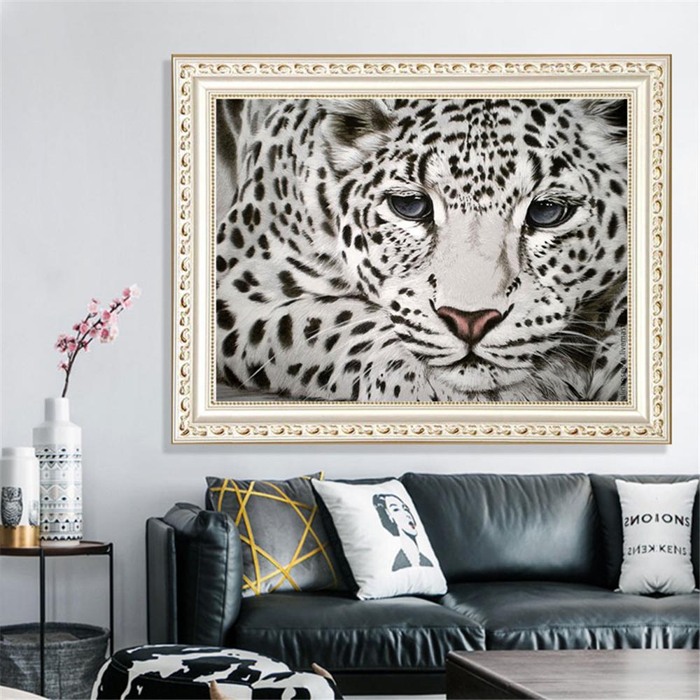 snow leopard | Full Square Diamond Painting Kits