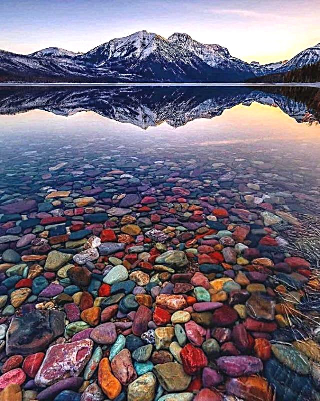 Montagne de pierre colorée et lac de rivière | Kits complets de peinture au diamant rond